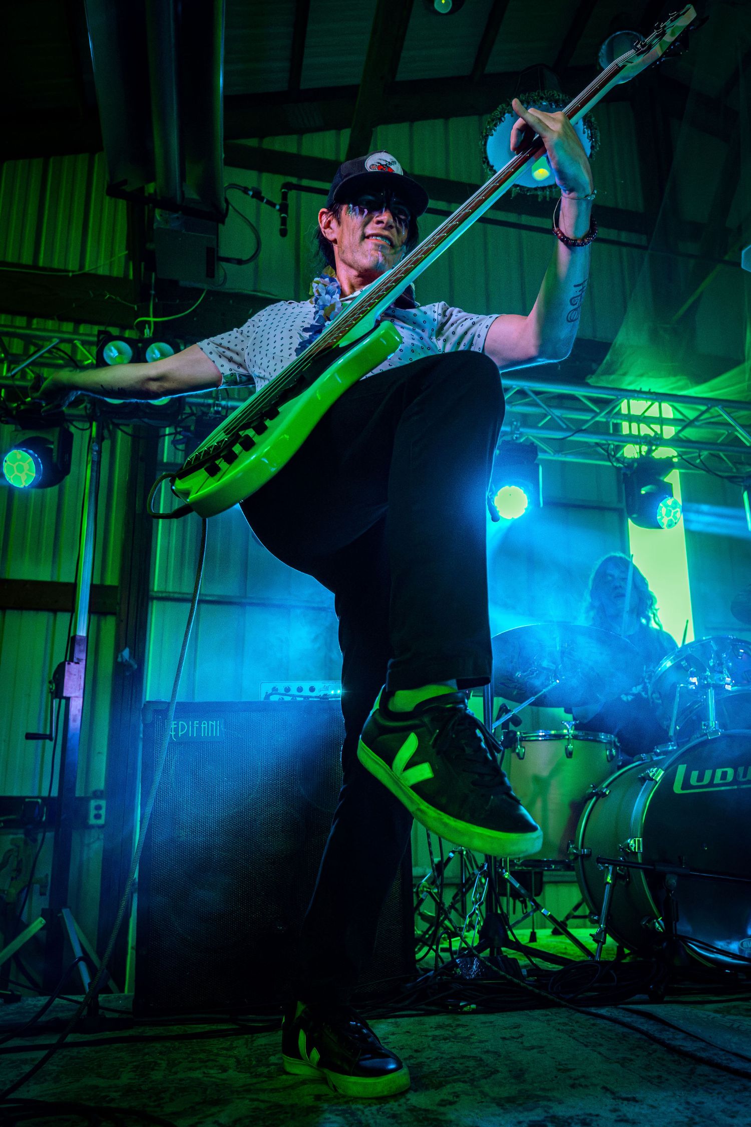 Mid-set, mid-air